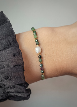 Bracelet made of natural zoisite stones with ruby, pearl and silk thread