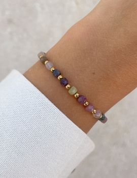 Bracelet on an elastic band with khaki cubic zirconia and natural pearl