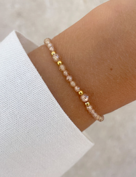 Bracelet on an elastic band with khaki cubic zirconia and natural pearl