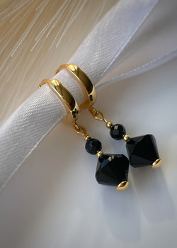 3 cm gold-plated, faceted hoop earrings