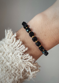 Bransoletka na gumce z Czarnych Turmalinów (Kostka 6mm)