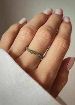 Elastic ring with natural lapis lazuli stones and pearl