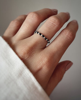 Elastic black spinel ring with silver balls