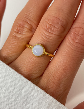 Elastic ring with natural lapis lazuli stones and pearl