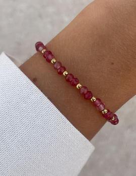Bracelet on an elastic band with khaki cubic zirconia and natural pearl