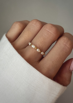 Elastic ring with natural lapis lazuli stones and pearl